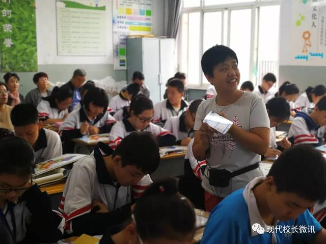 「直通校園」太原市教科研中心對萬柏林區(qū)實驗中學?！端季S導圖在地理生物教學中的應用》課題進行中期評估