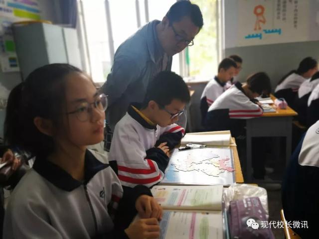「直通校園」太原市教科研中心對萬柏林區(qū)實驗中學?！端季S導圖在地理生物教學中的應用》課題進行中期評估
