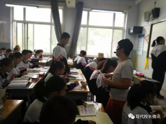 「直通校園」太原市教科研中心對萬柏林區(qū)實驗中學校《思維導圖在地理生物教學中的應用》課題進行中期評估