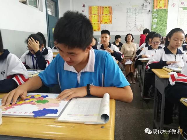 「直通校園」太原市教科研中心對萬柏林區(qū)實驗中學?！端季S導圖在地理生物教學中的應用》課題進行中期評估