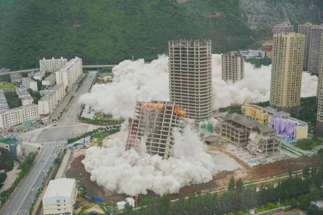 5棟高樓集中爆破，已投入數億元，為何不在原有工程上續建？（15棟爛尾7年的高樓宣布爆破拆除）"