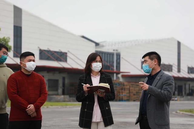 守住防疫底線力促復工復產復市，上海金山推出一攬子“暖”企服務