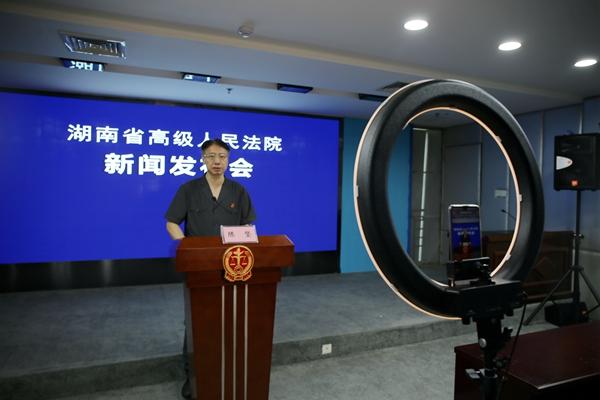 湖南高院出臺文件完善專業法官會議工作機制（關于完善人民法院專業法官會議工作機制的指導意見）