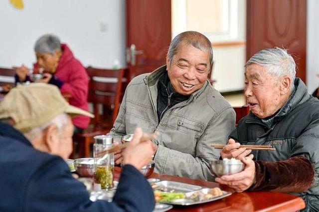 人民日報點贊寧波：農村里養老 越來越安心（寧波農村養老保險）
