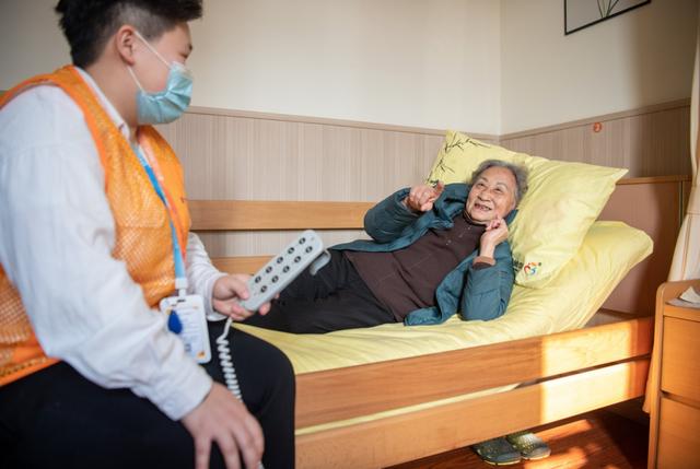 養老床位“搬”進家里，武漢將新增家庭養老床位3000張（武漢市最新養老床位數）